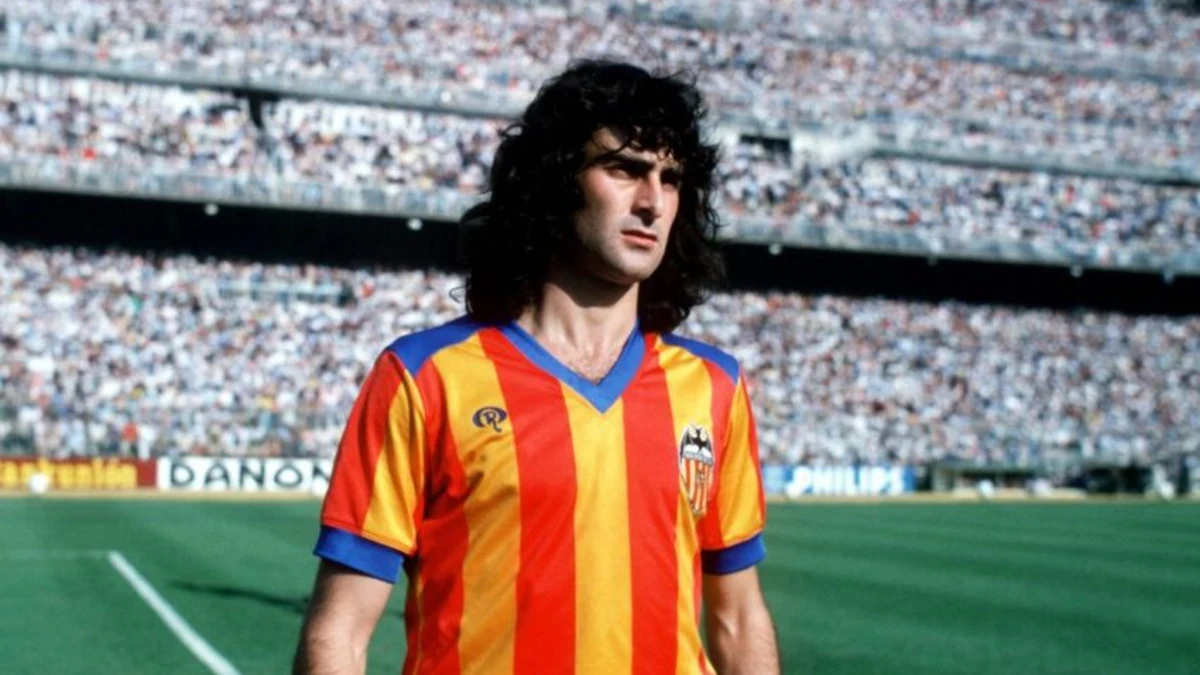 valencia history - Mario Kempes at Mestalla during the Kempes era