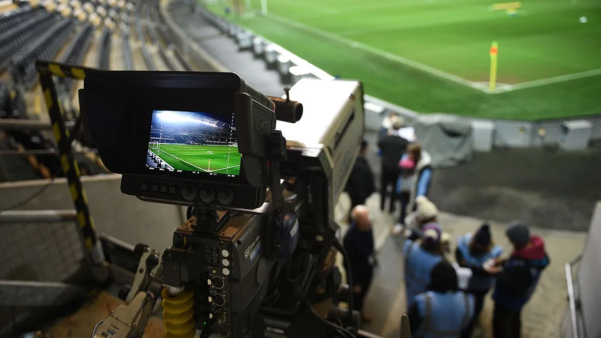 el clasico 40 cameras - TV broadcast camera at the stadium