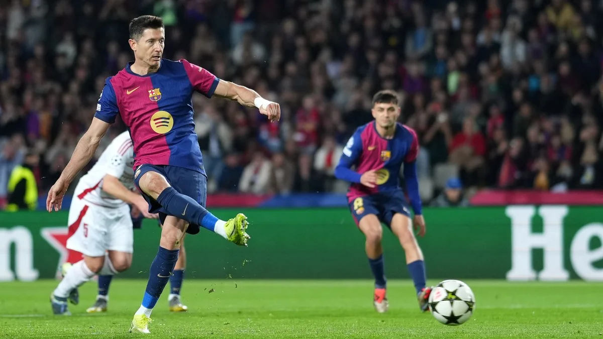 barcelona el clasico focus - Robert Lewandowski shoots for Barcelona