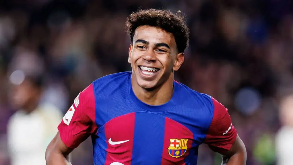 laporta el clasico - Lamine Yamal in Barcelona kit