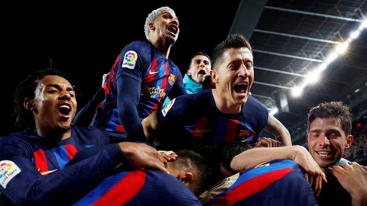 laliga matchday 10 el clasico - Barcelona players celebrate in the title race