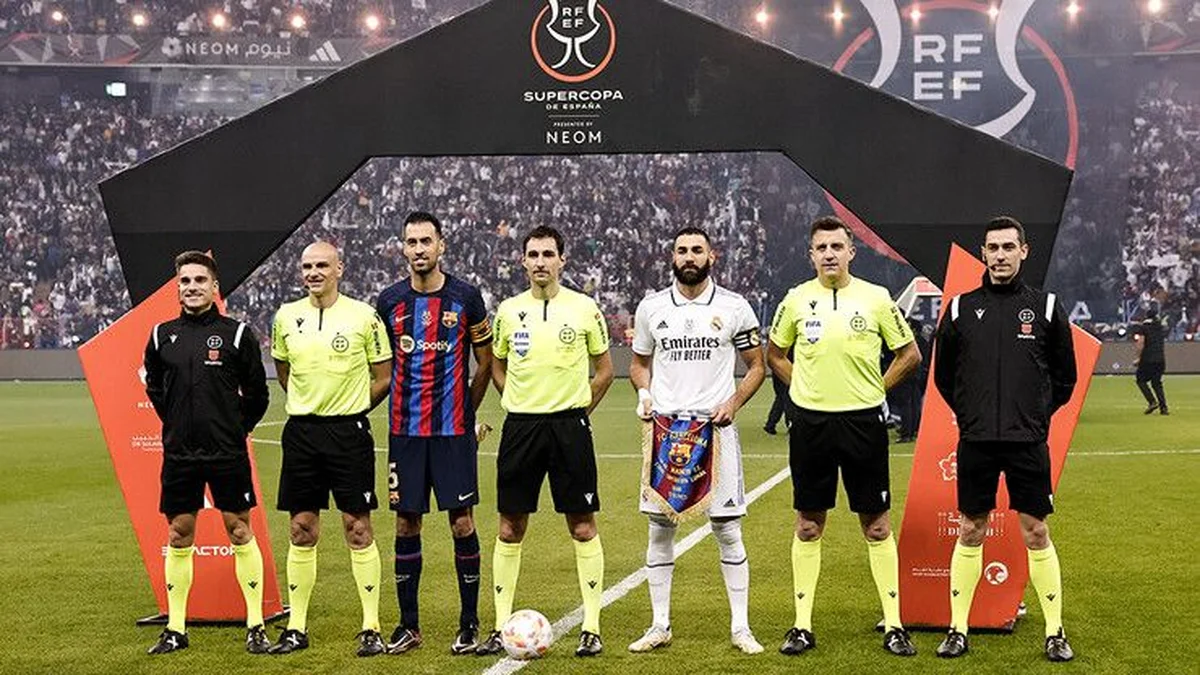 laliga matchday 10 el clasico - Captains and referees line up before El Clasico